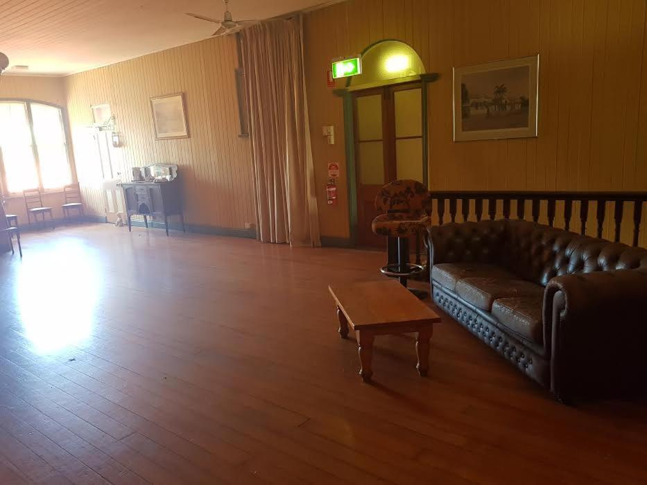 Hotel Kerwick Redbank Esterno foto